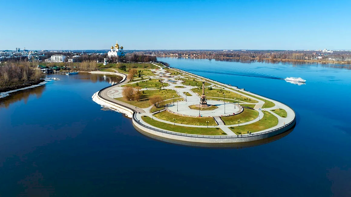 Стрелка Волги и Которосли Ярославль