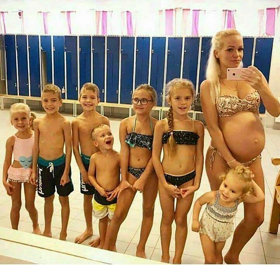 Стройные многодетные мамы