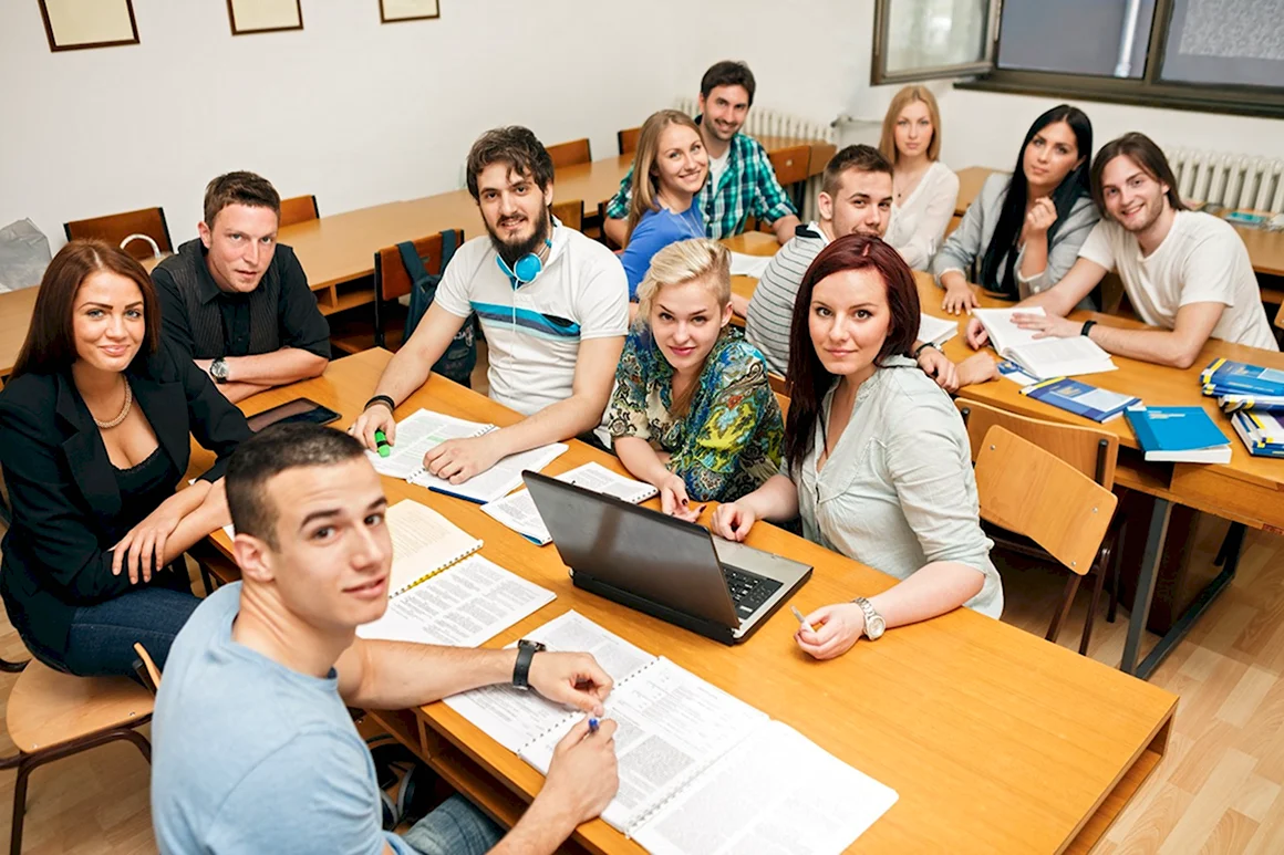 Студенты в вузе