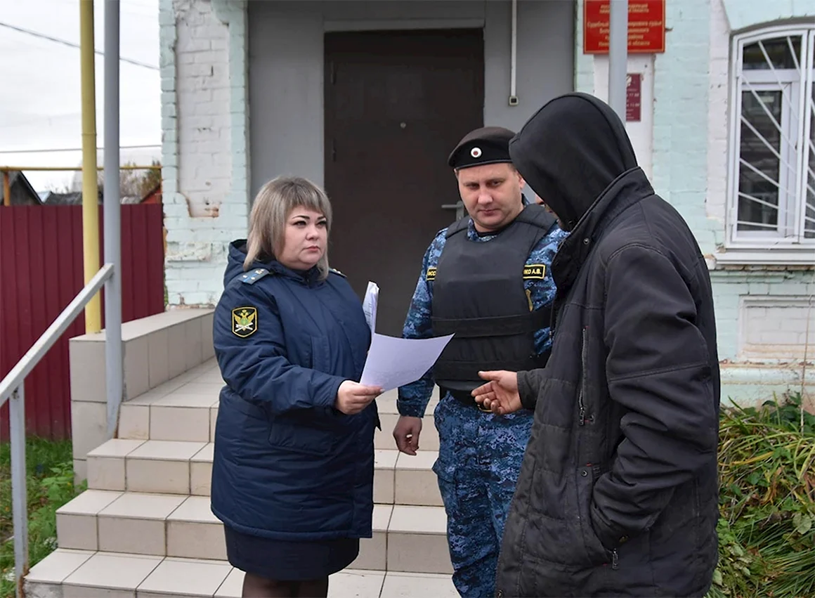 Судебные приставы