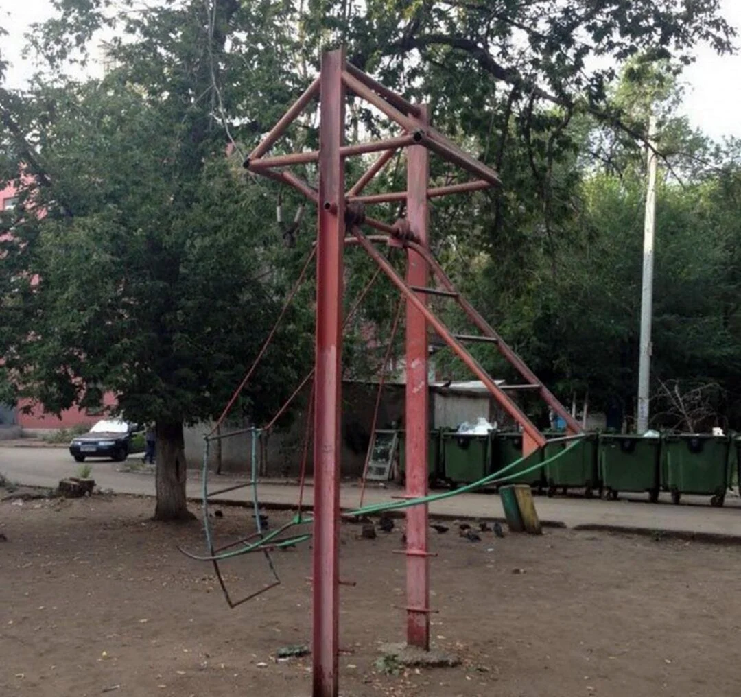 Суровые детские площадки