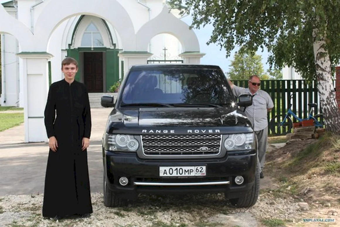 Священник на Рендж Ровер