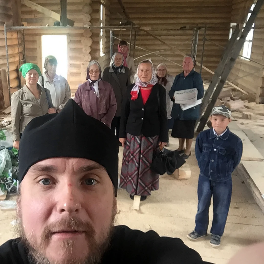 Священник селфи