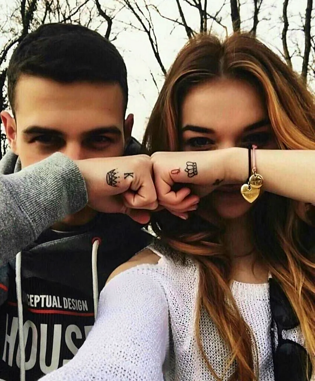 Тату с датой свадьбы на пальце