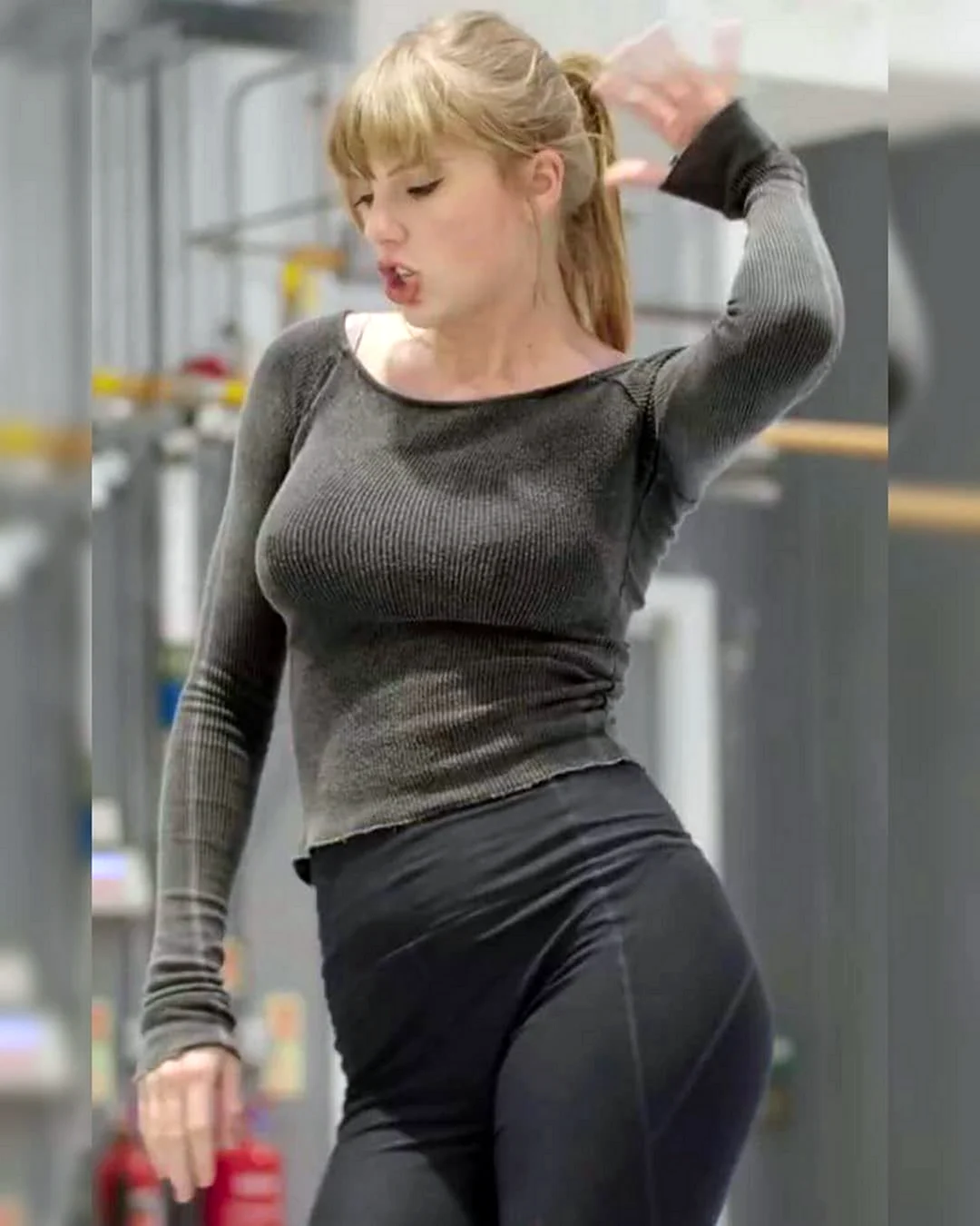Taylor Swift hot