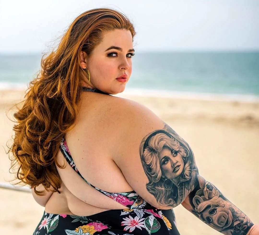 Tess Holliday belly
