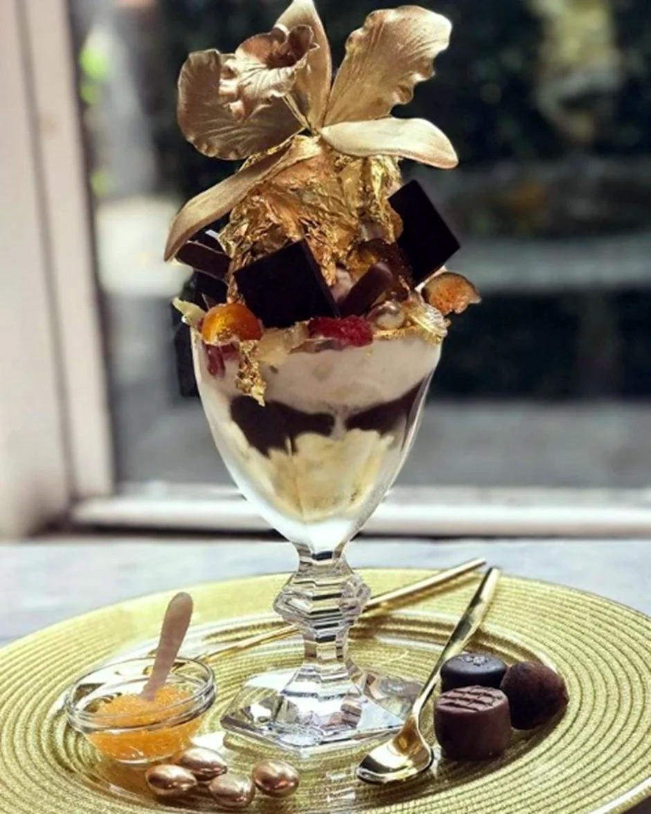 The Golden Opulence Sundae мороженое