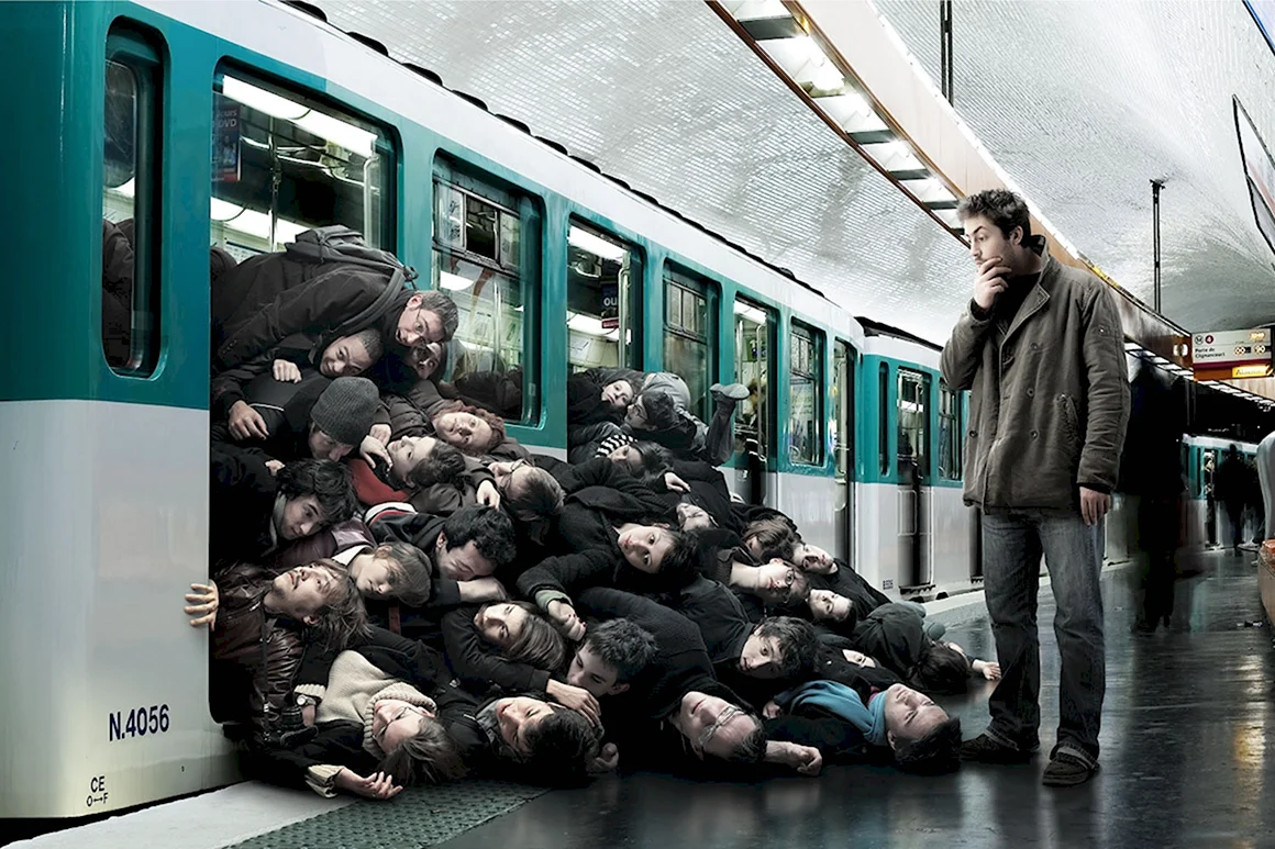 Толпа в метро