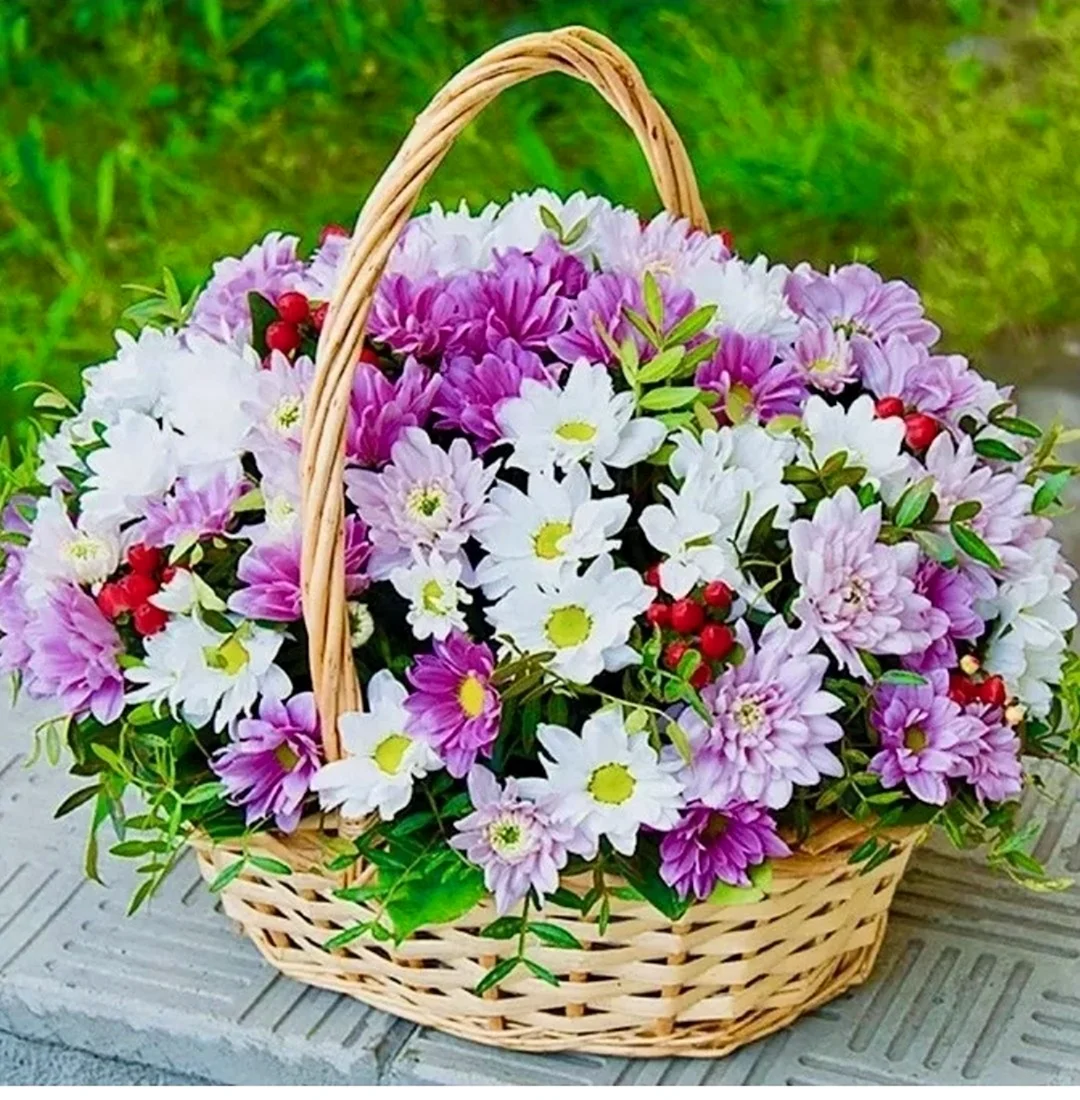 Цветы в корзинке