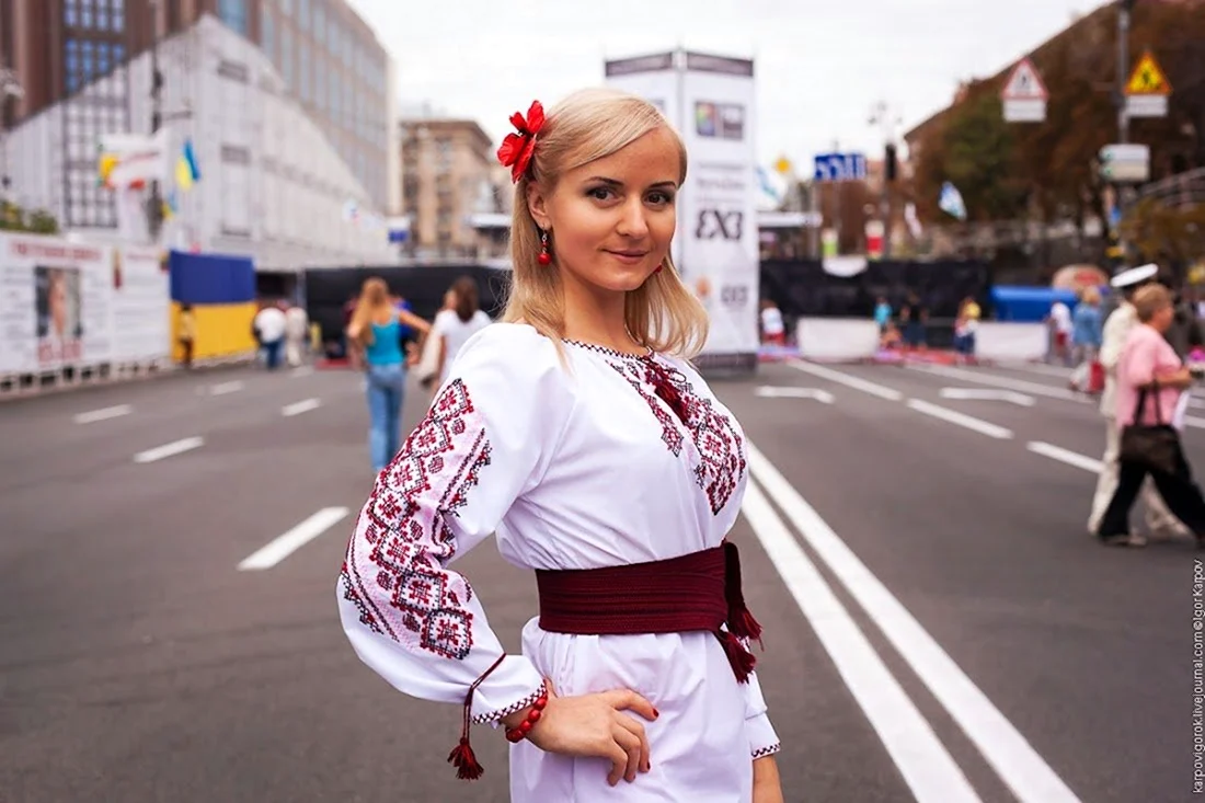 Украинки в вышиванках