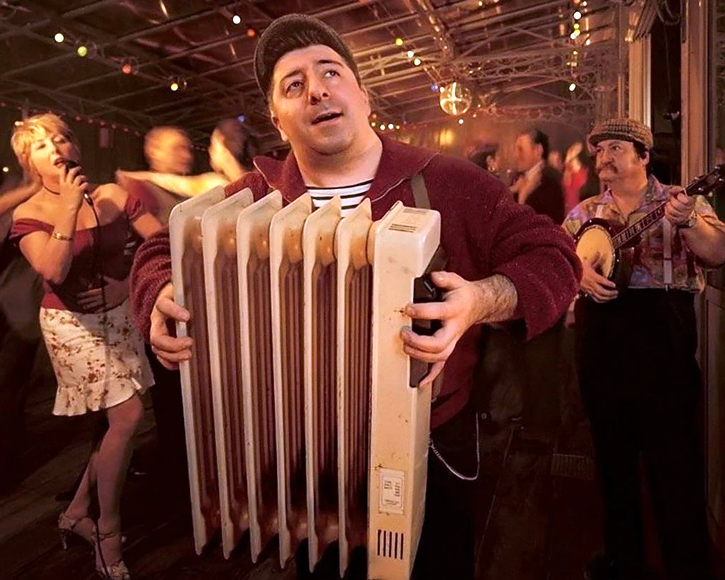 Веселый баянист