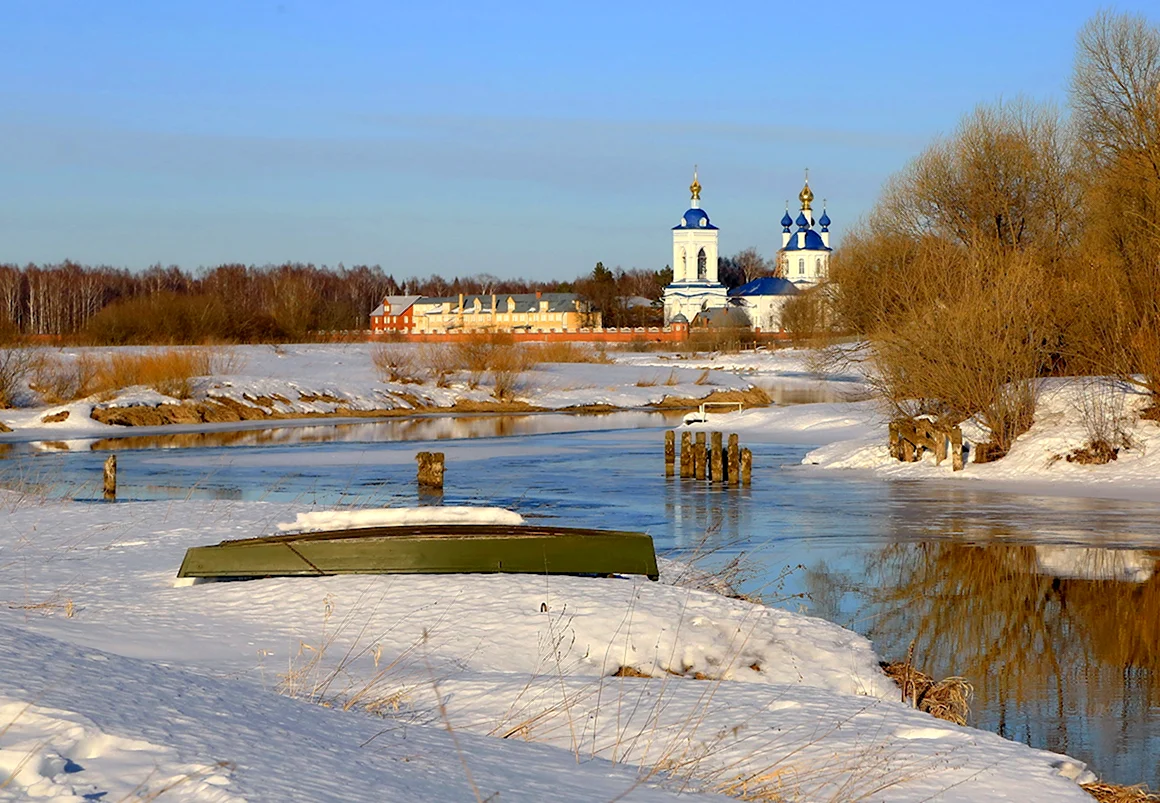 Весна на реке фото