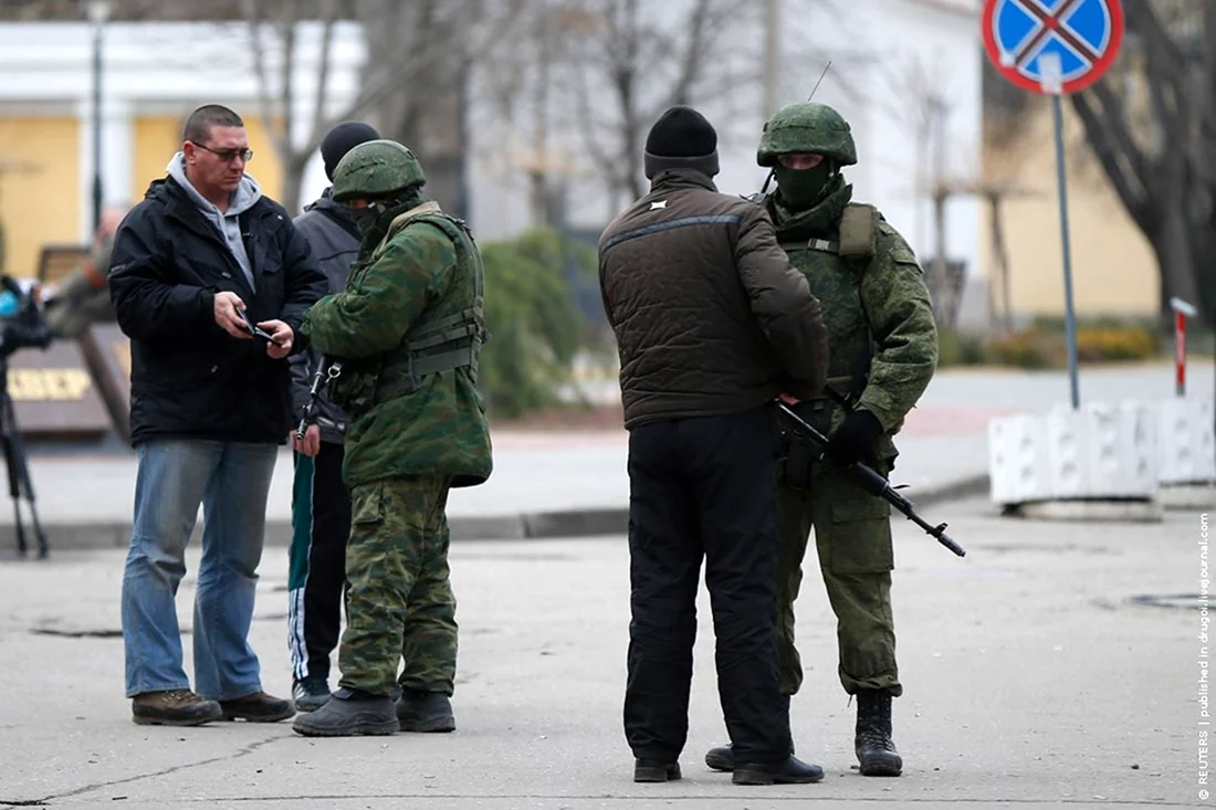 Вежливые люди в Симферополе 2014