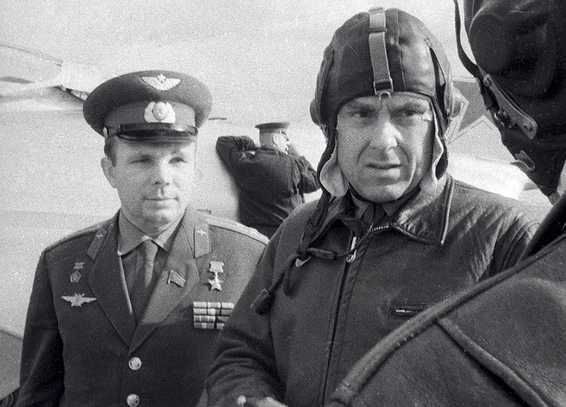 Владимир комаров и Юрий Гагарин