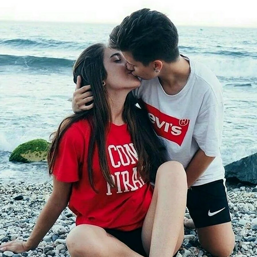 Влюбленные парочки подростки