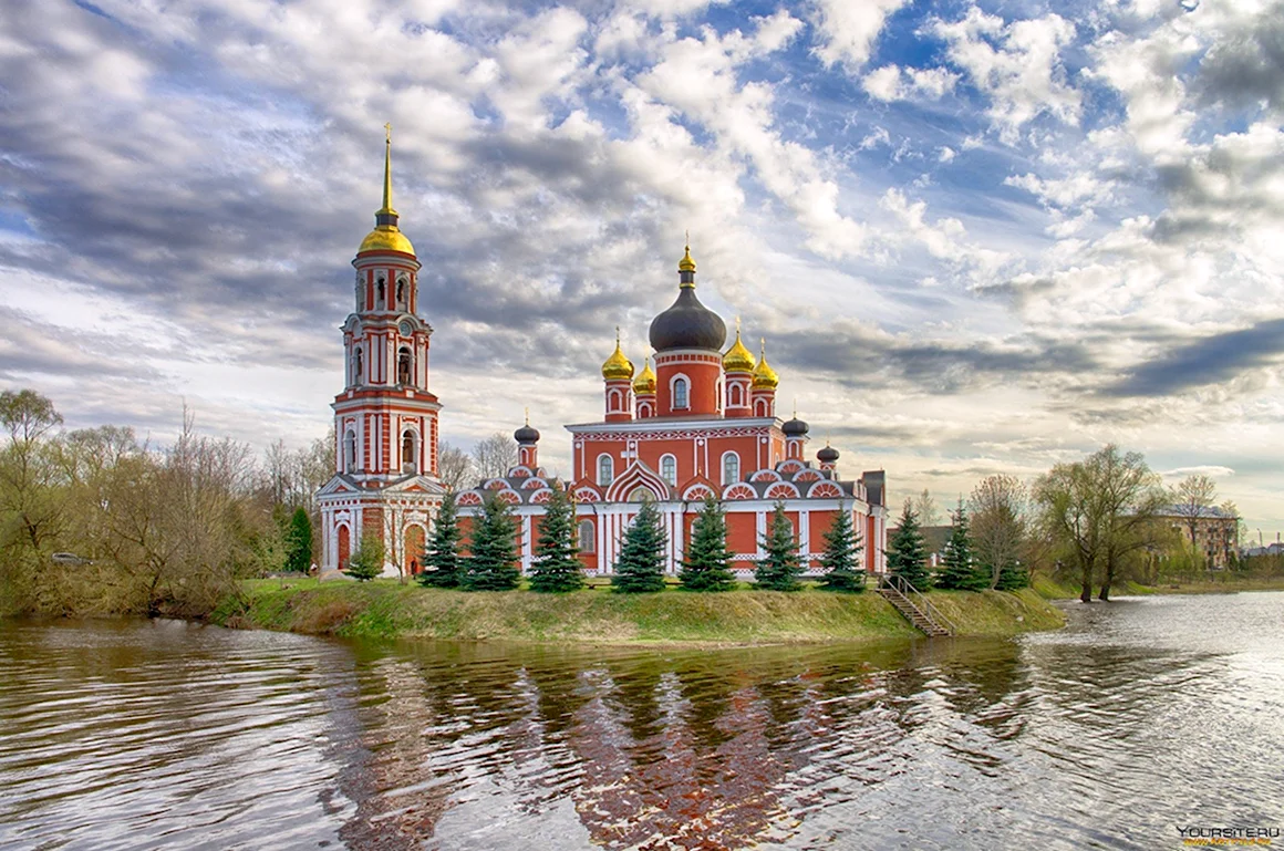 Воскресенский собор Старая Русса осень