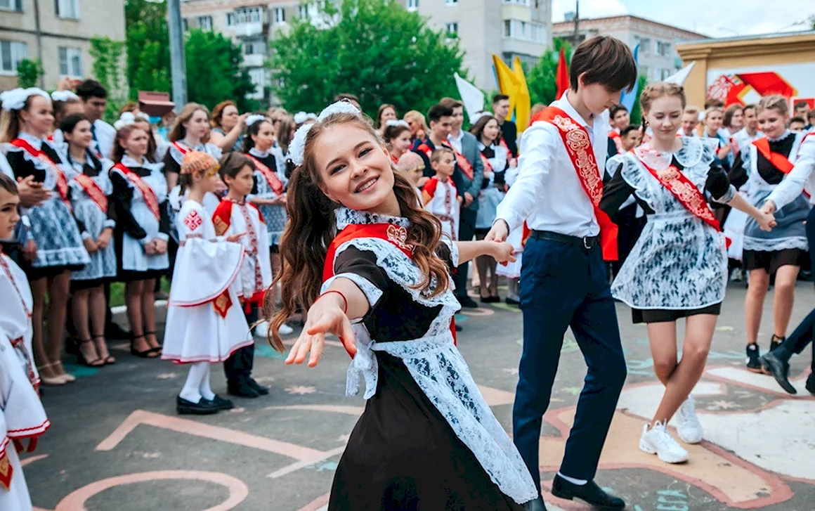 Выпускники 9 класса последний звонок
