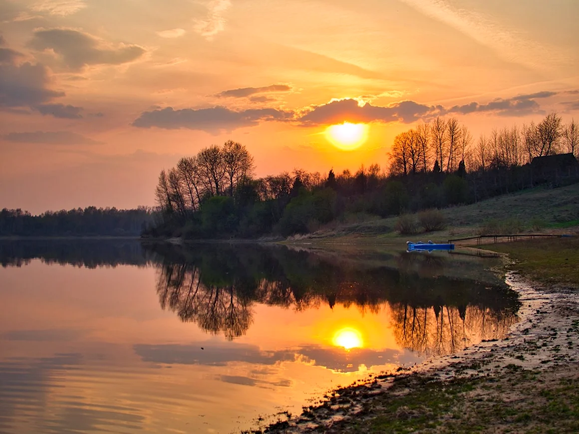 Закат на реке