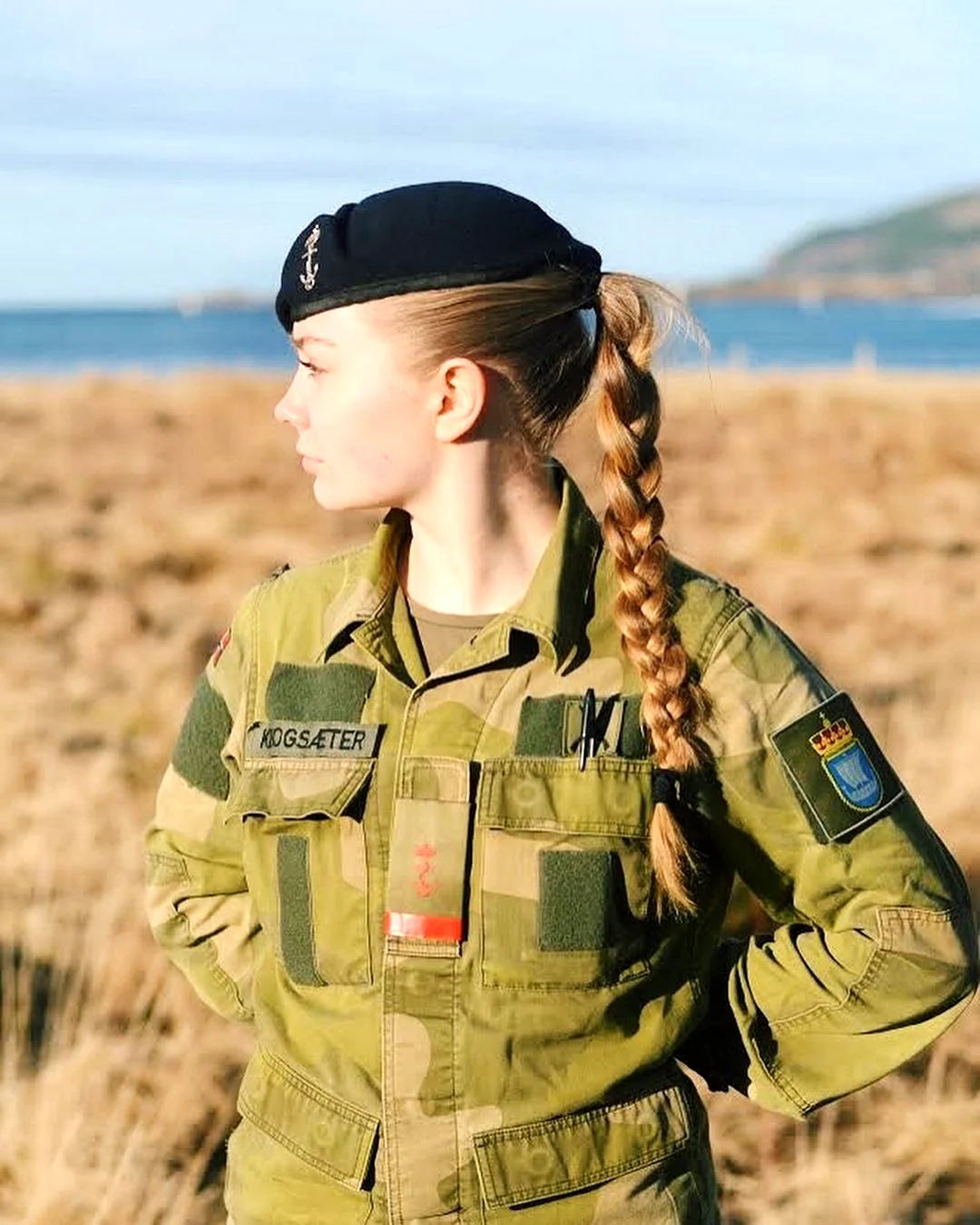 Женщины военные