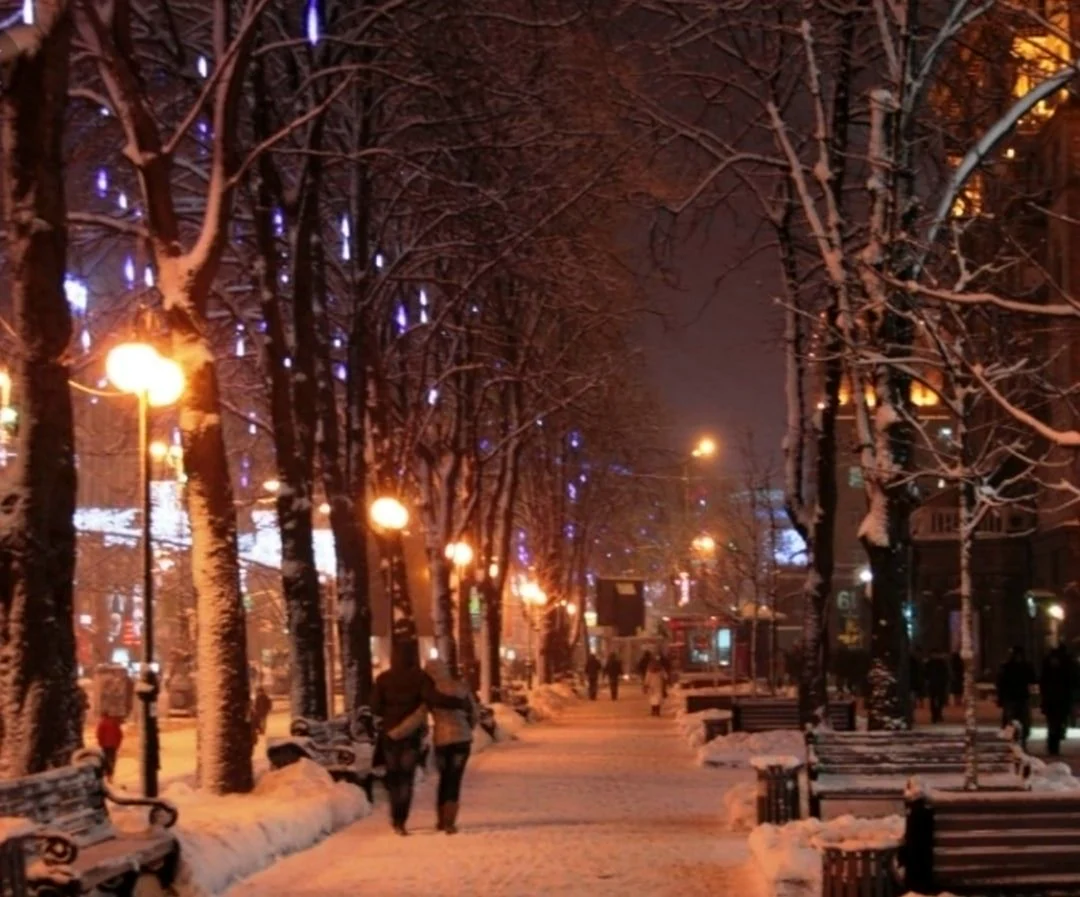 Зимняя улица вечером