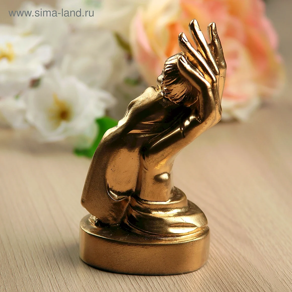 Золотая фигурка